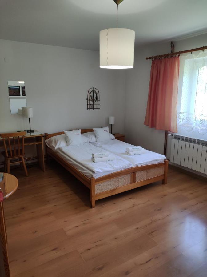 Rezydencja Bukowy Dwor Czarna  Exteriör bild