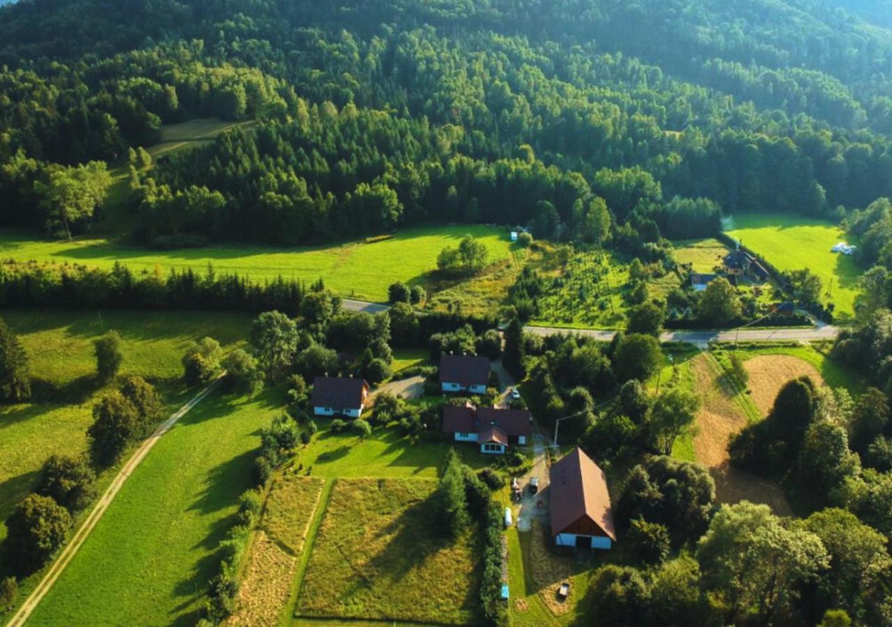Rezydencja Bukowy Dwor Czarna  Exteriör bild