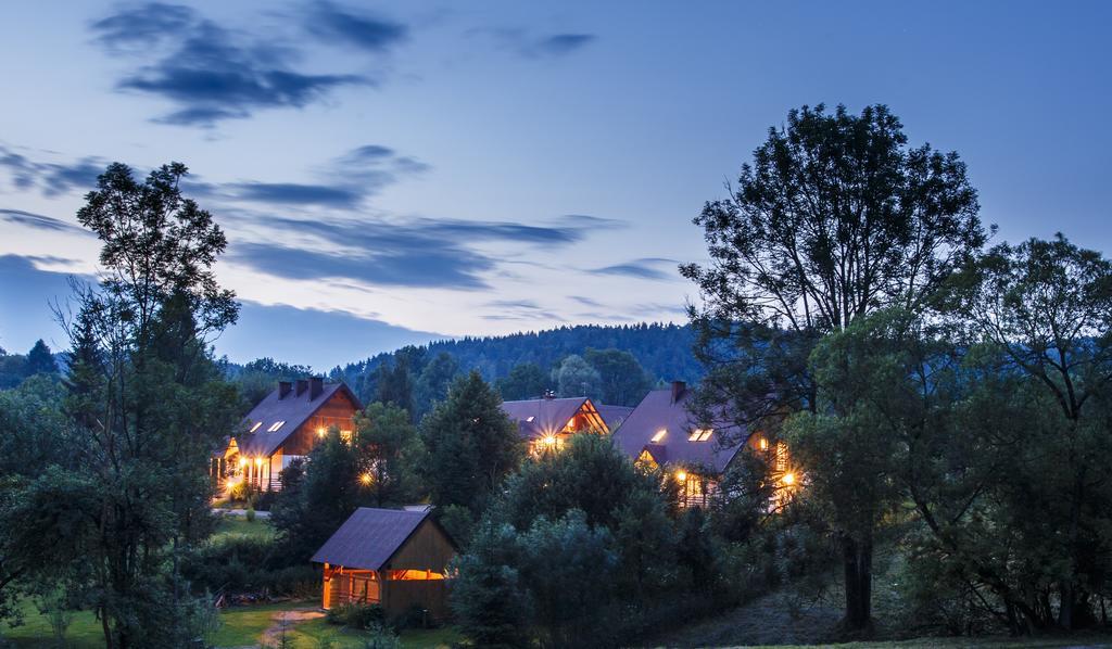 Rezydencja Bukowy Dwor Czarna  Exteriör bild