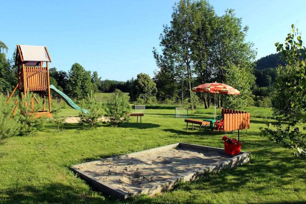 Rezydencja Bukowy Dwor Czarna  Exteriör bild
